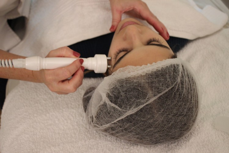 Tratamento facial não invasivo radiofrequência